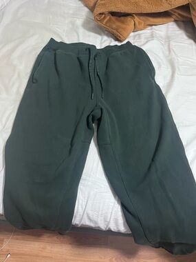Lululemon green sweatpants